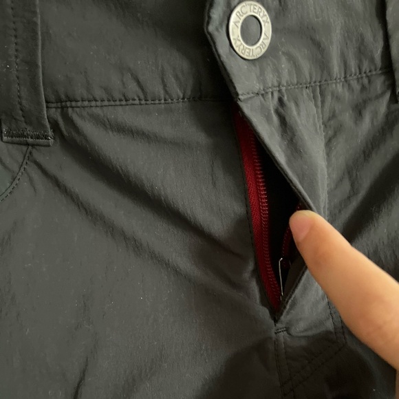 ARC’TERYX Black Women’s Cargo Shorts size 4 - Picture 5 of 11